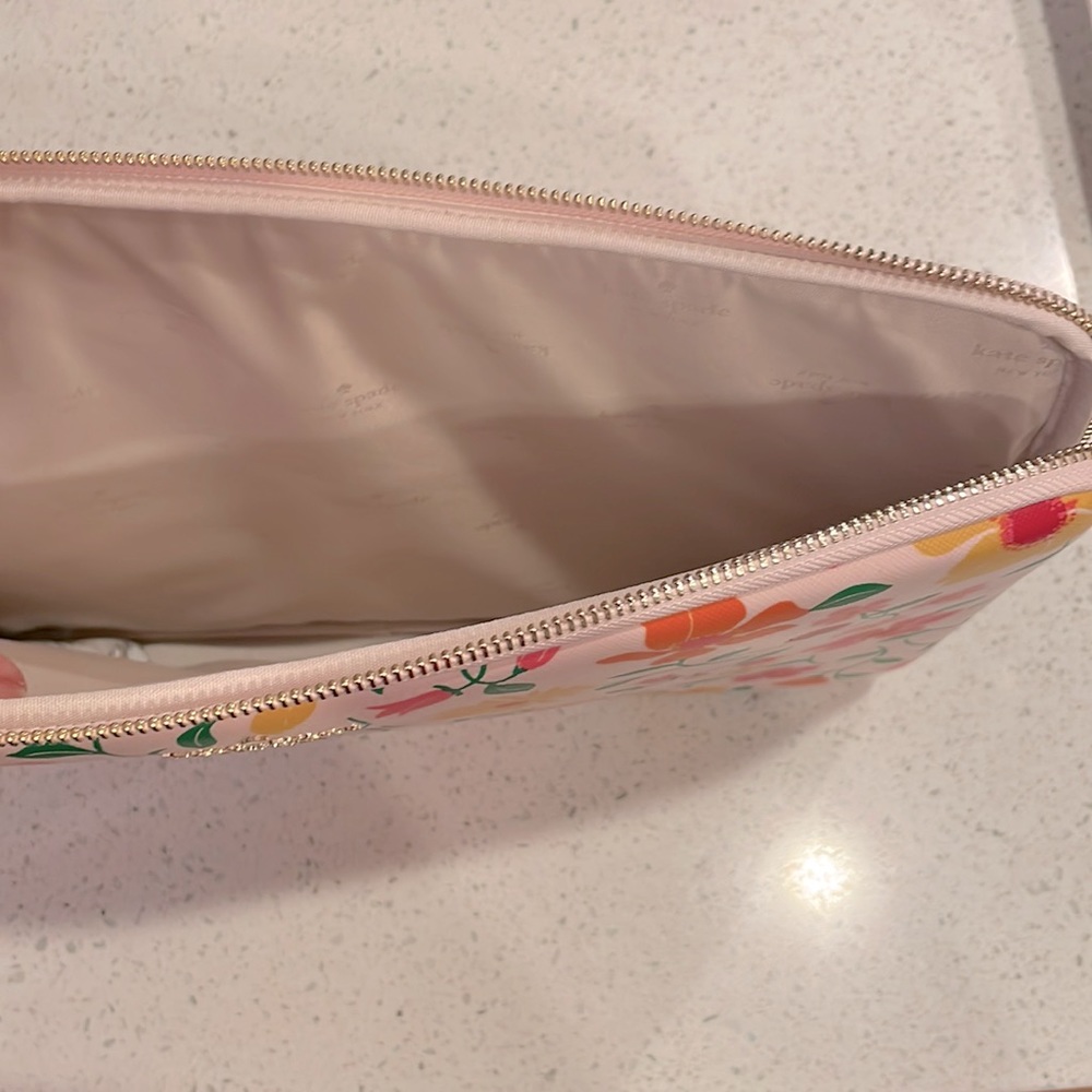 NIP♠️ Kate Spade ♠️ Strawberry Garden Universal Laptop Sleeve ♠️ - Picture 5 of 6